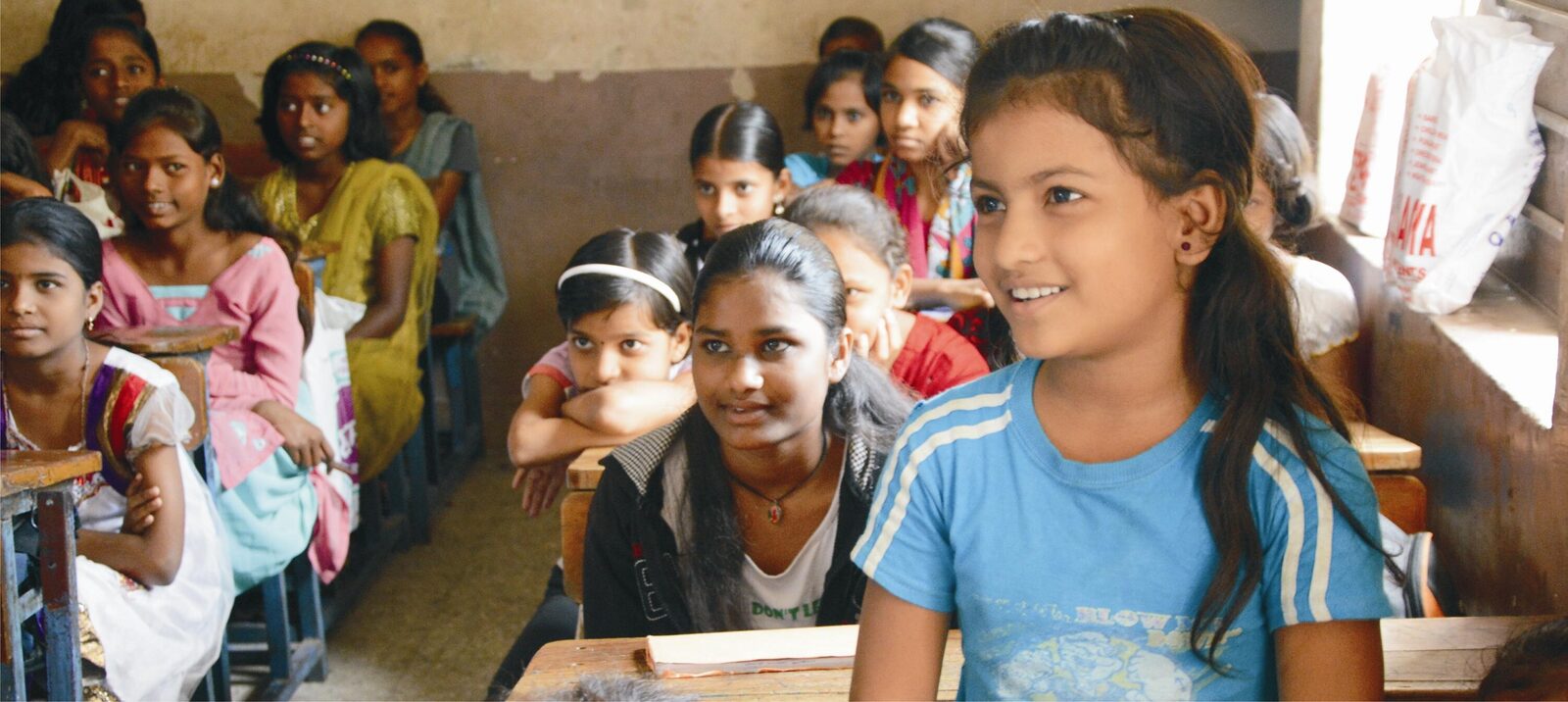 Students who have taken part in a Global Classroom session, smiling in class.